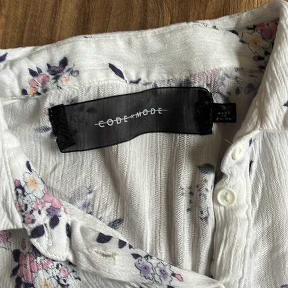 Code Mode S crop floral button down with flutter sleeve - Picture 2 of 3
